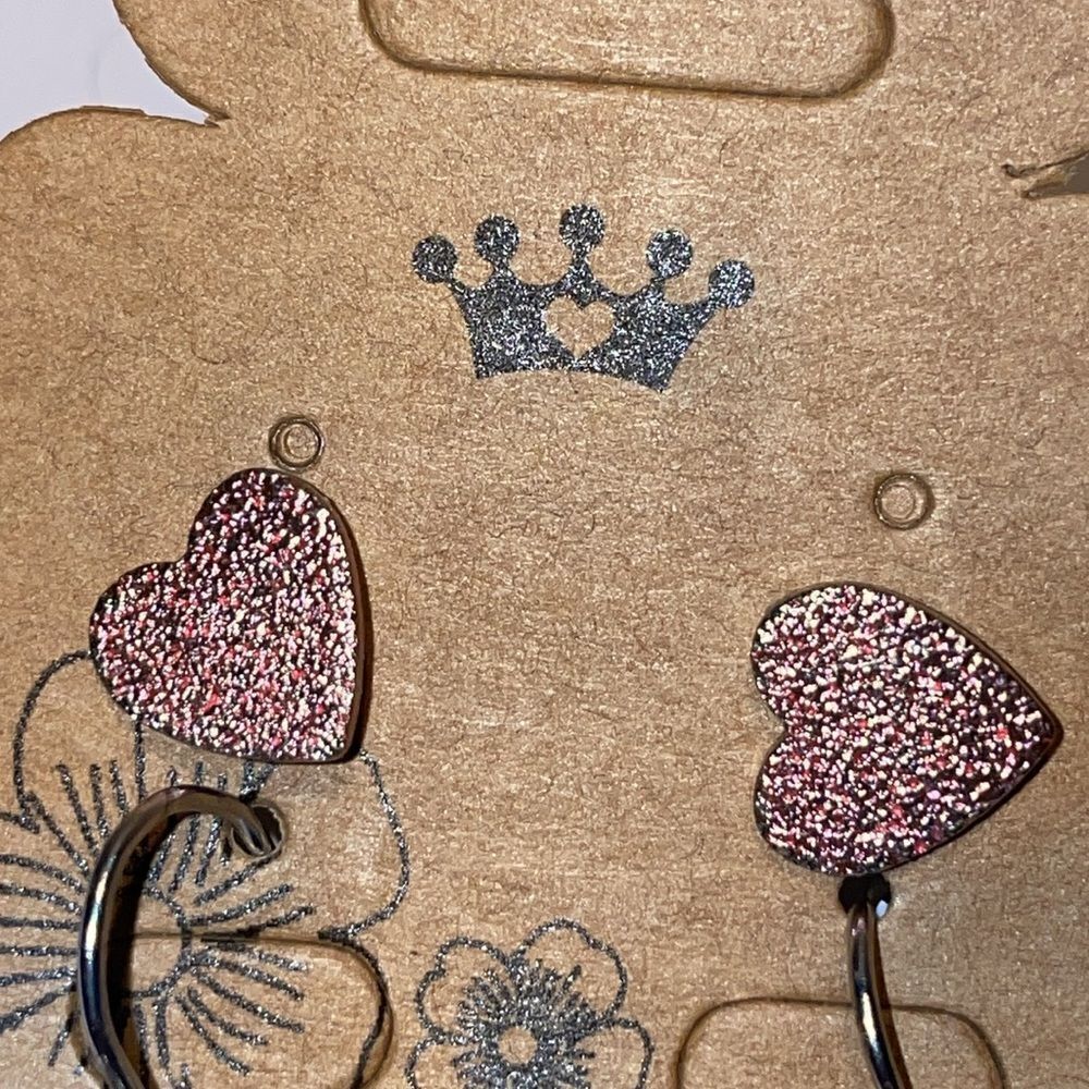 Two sets of heart shaped earrings - Picture 3 of 5